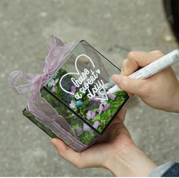 Viết chữ lên bể kính